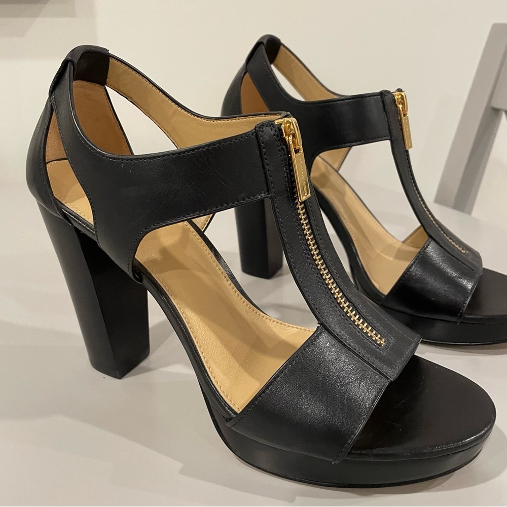 Michael Kors Women's Berkley T-Strap Platform Dress Sandals Black - Size 8. New!